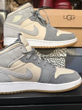 Jordan 1 Mid